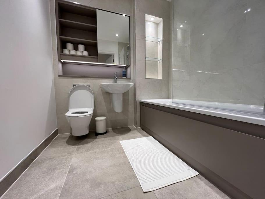 لندن 2 Bed Penthouse Style Apartment المظهر الخارجي الصورة